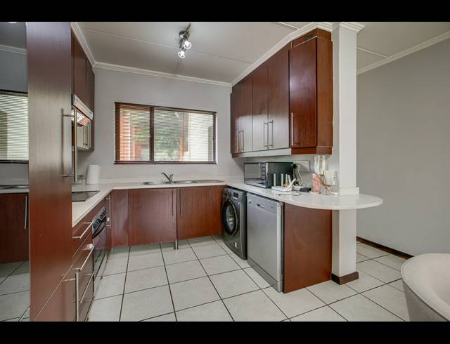 2 BEDROOM APARTMENT FOR SALE IN SUNNINGHILL